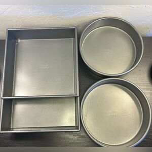 Chicago Metallic Silver Bakeware Set